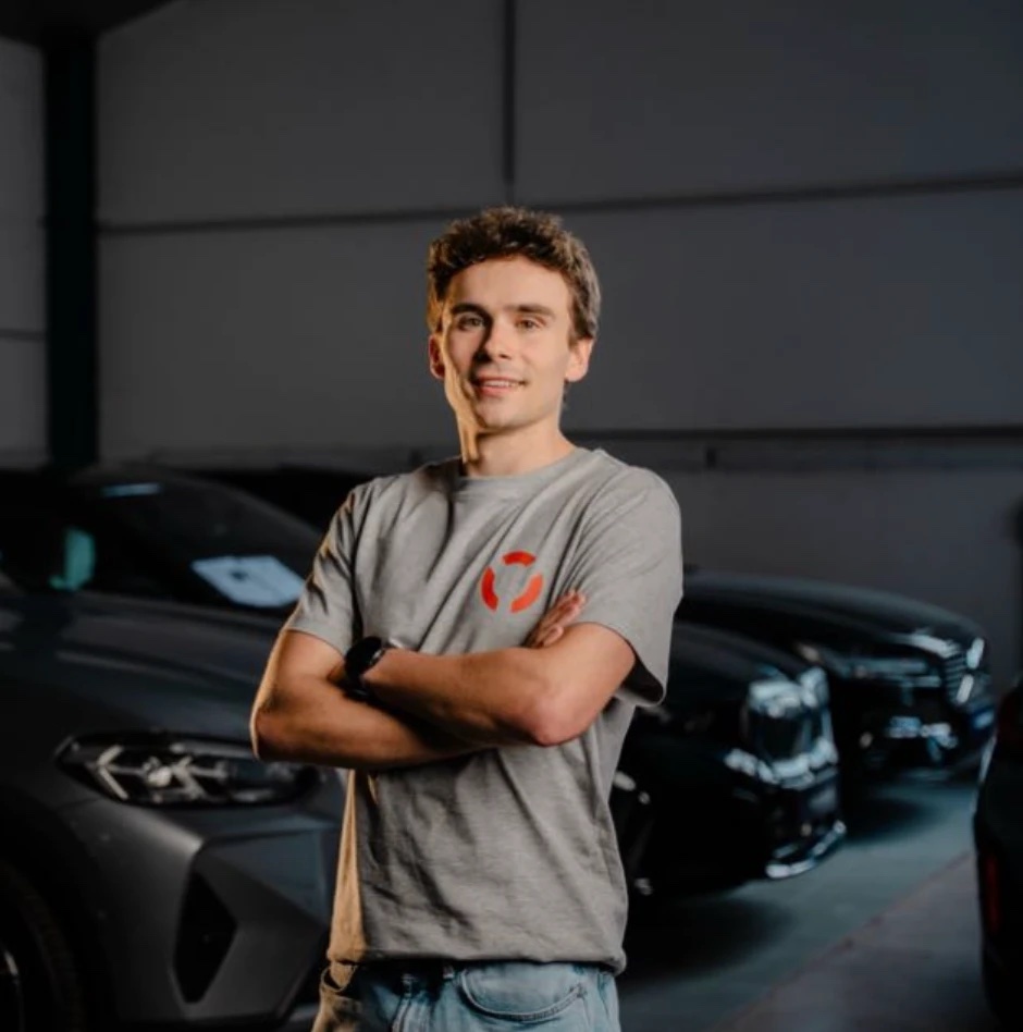 Isaï Kesteloot, Partner